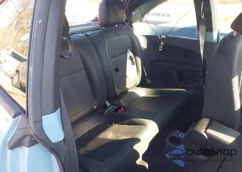 2013 Volkswagen Beetle 2.5L z USA, uszkodzony, nr VIN 3VWJX7AT9DM682880